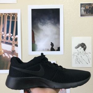 Nike Tanjun size 7y